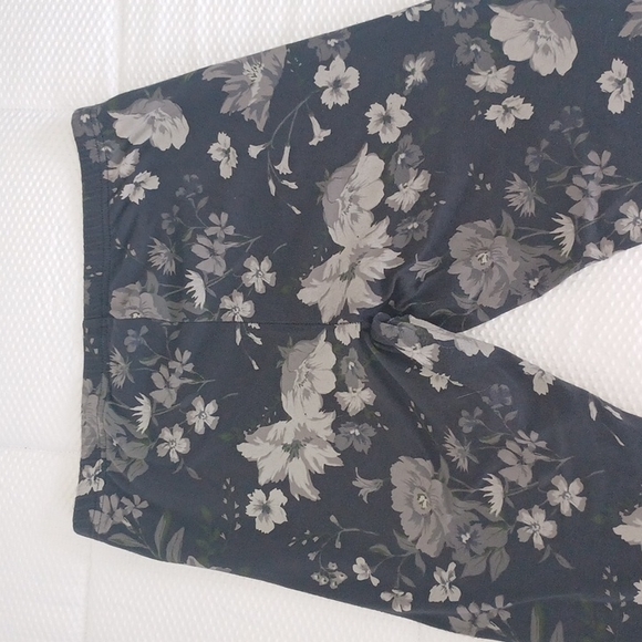 ☀️Bundle of 2 - Old Navy Floral Print Leggings - Picture 7 of 11
